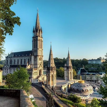 Comfort L'acacia 3* ルルド